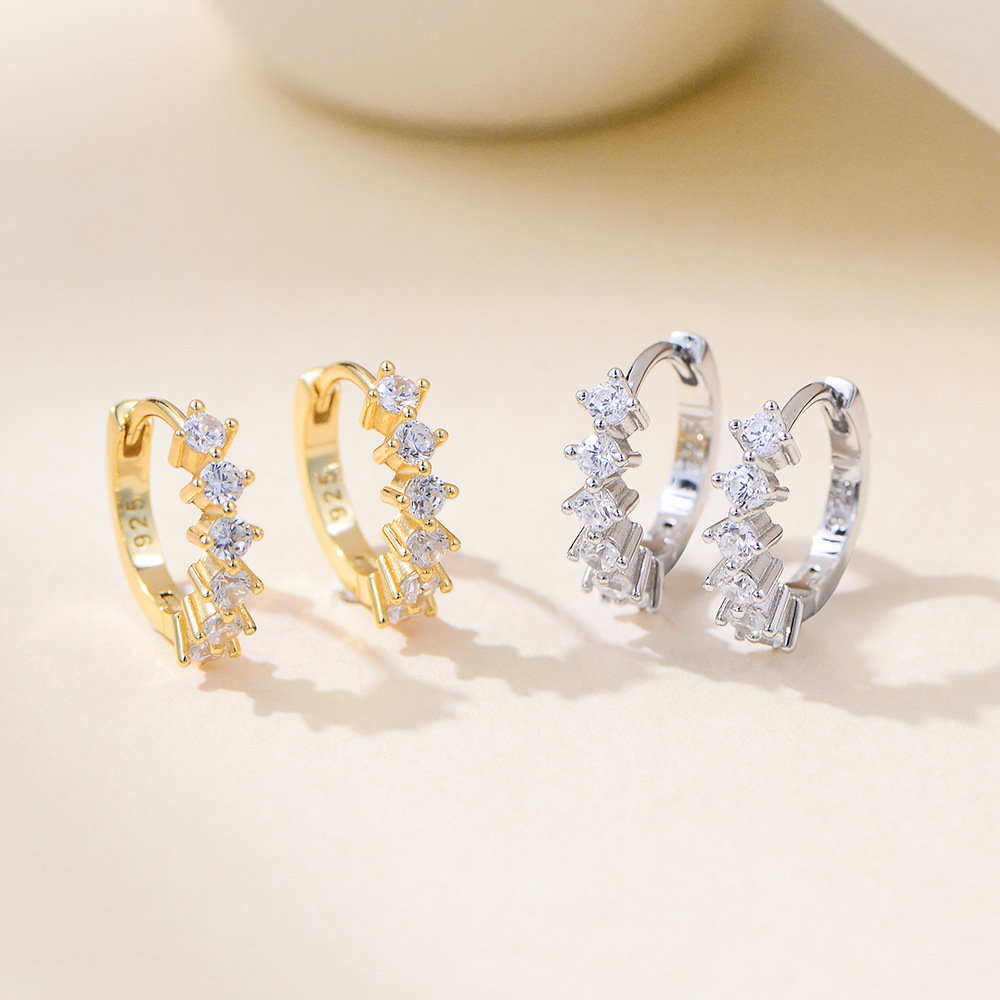 European and American style, ins-style, export-oriented, C-shaped, diamond-encrusted, zircon-embellished, unique and fashionable S925 sterling silver earrings.