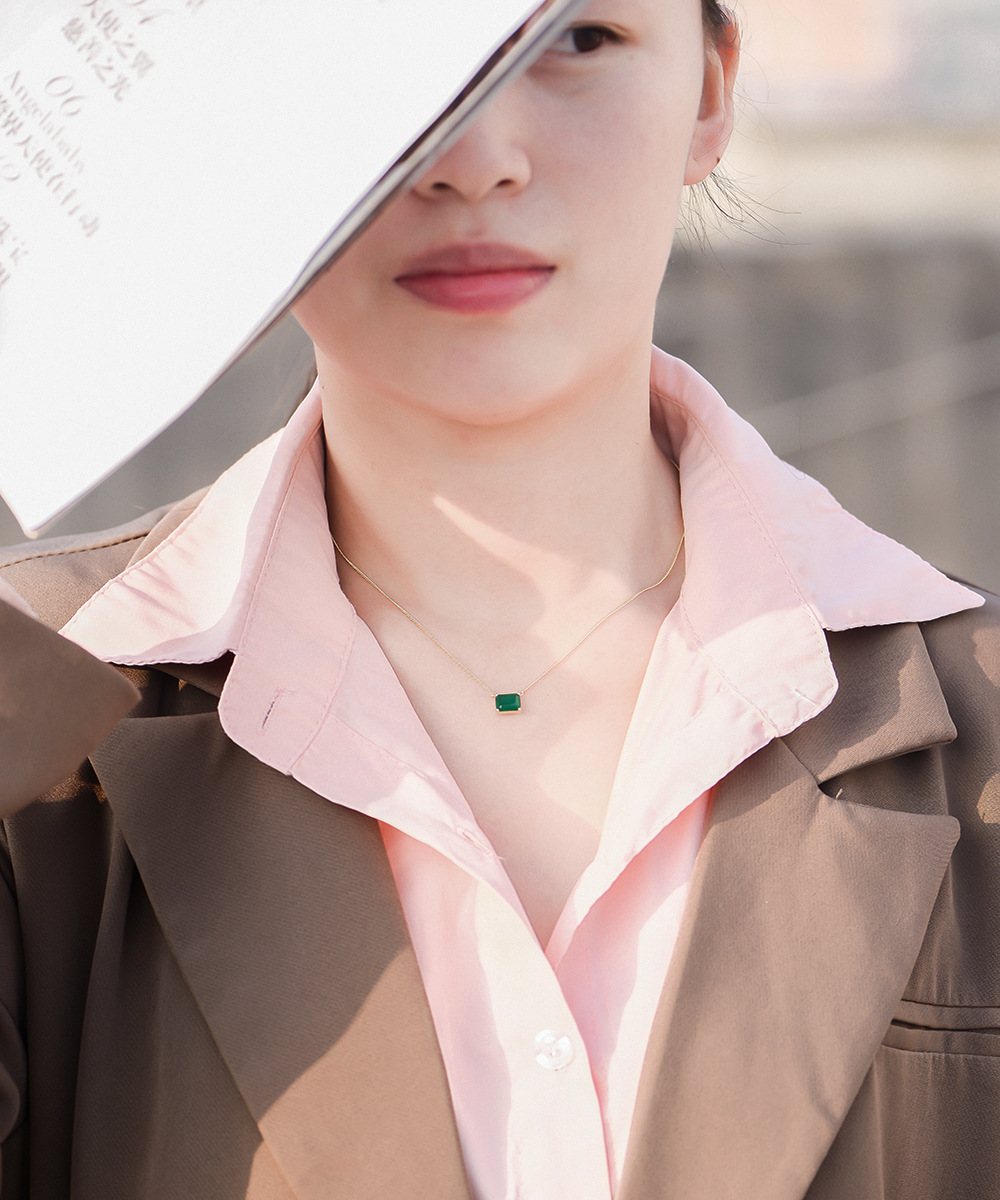 S925 Sterling Silver Square Emerald Gemstone Necklace for Women, Niche Design, Light Luxury, Simple, Single Diamond Clavicle Chain