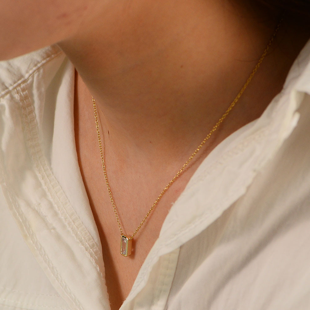 S925 sterling silver geometric square zircon pendant necklace for women, high-end, understated luxury, European and American style, simple and versatile clavicle chain.