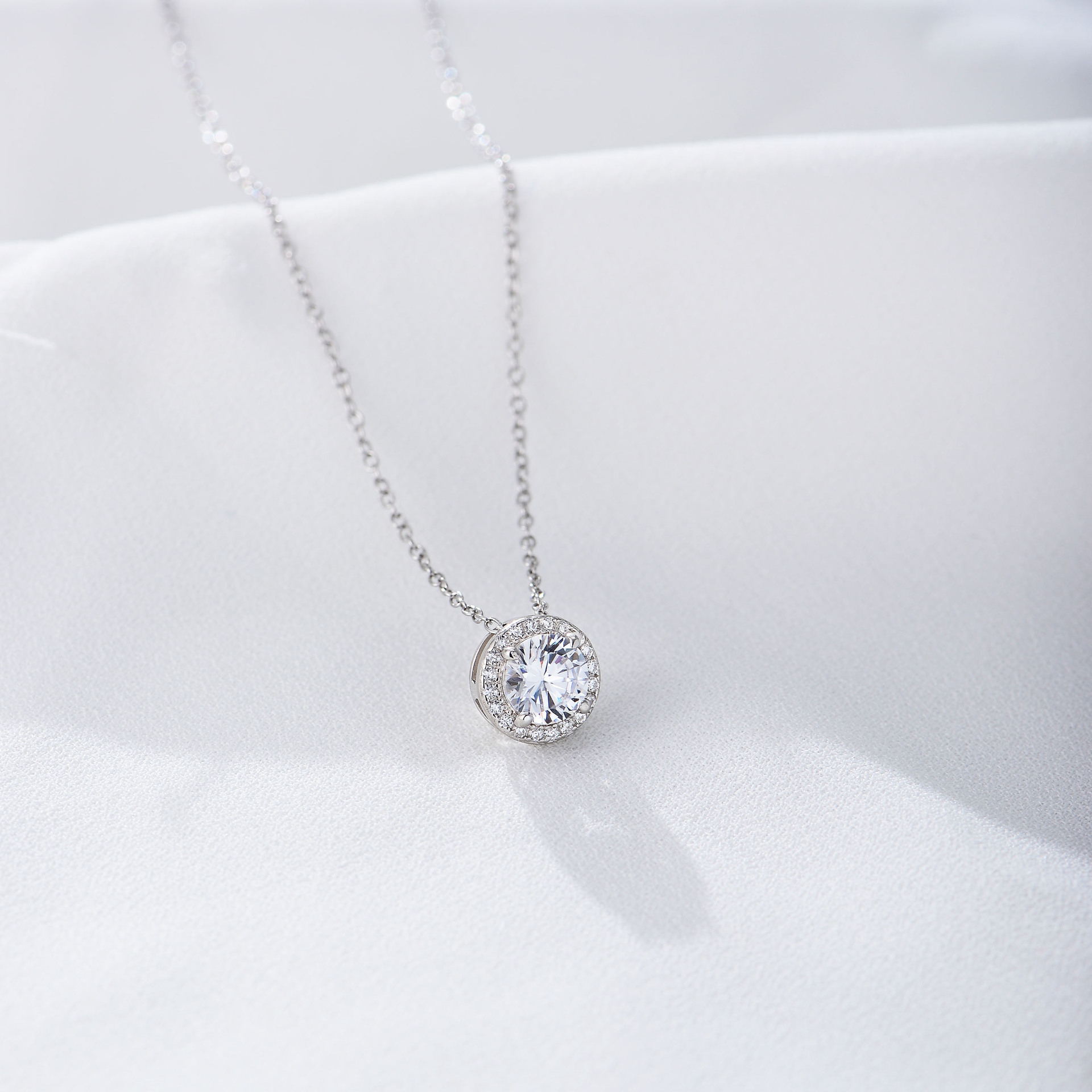 S925 Sterling Silver Diamond and Round Zircon Necklace for Women, Unique Design, European and American Style, Versatile Collarbone Chain