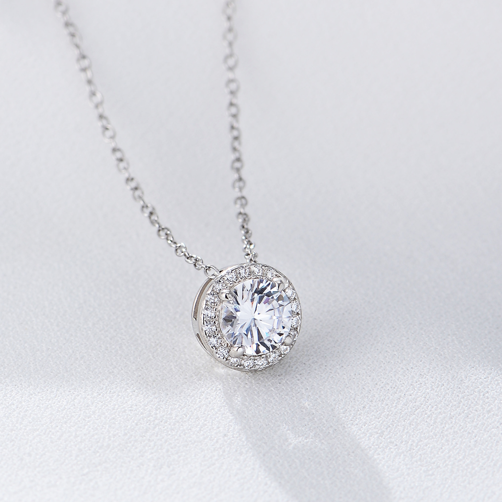 S925 Sterling Silver Diamond and Round Zircon Necklace for Women, Unique Design, European and American Style, Versatile Collarbone Chain
