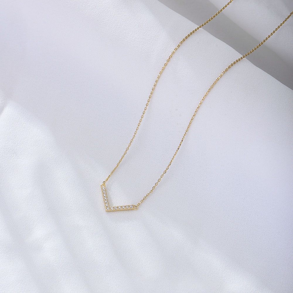 European and American style 925 sterling silver V-shaped necklace for women, niche design, simple and versatile, three-dimensional full diamond pendant, clavicle chain.
