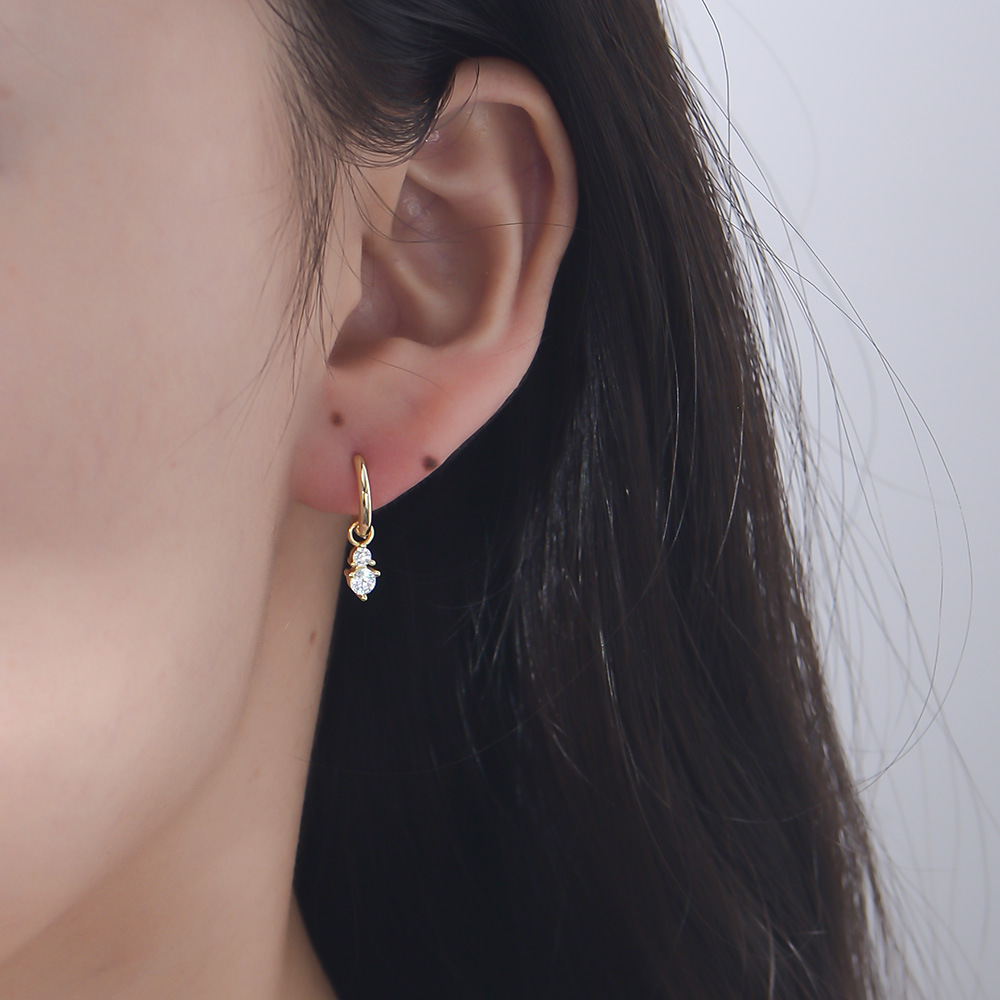 New S925 sterling silver earrings, small and unique zircon drop earrings, European and American style, elegant women's silver earrings.