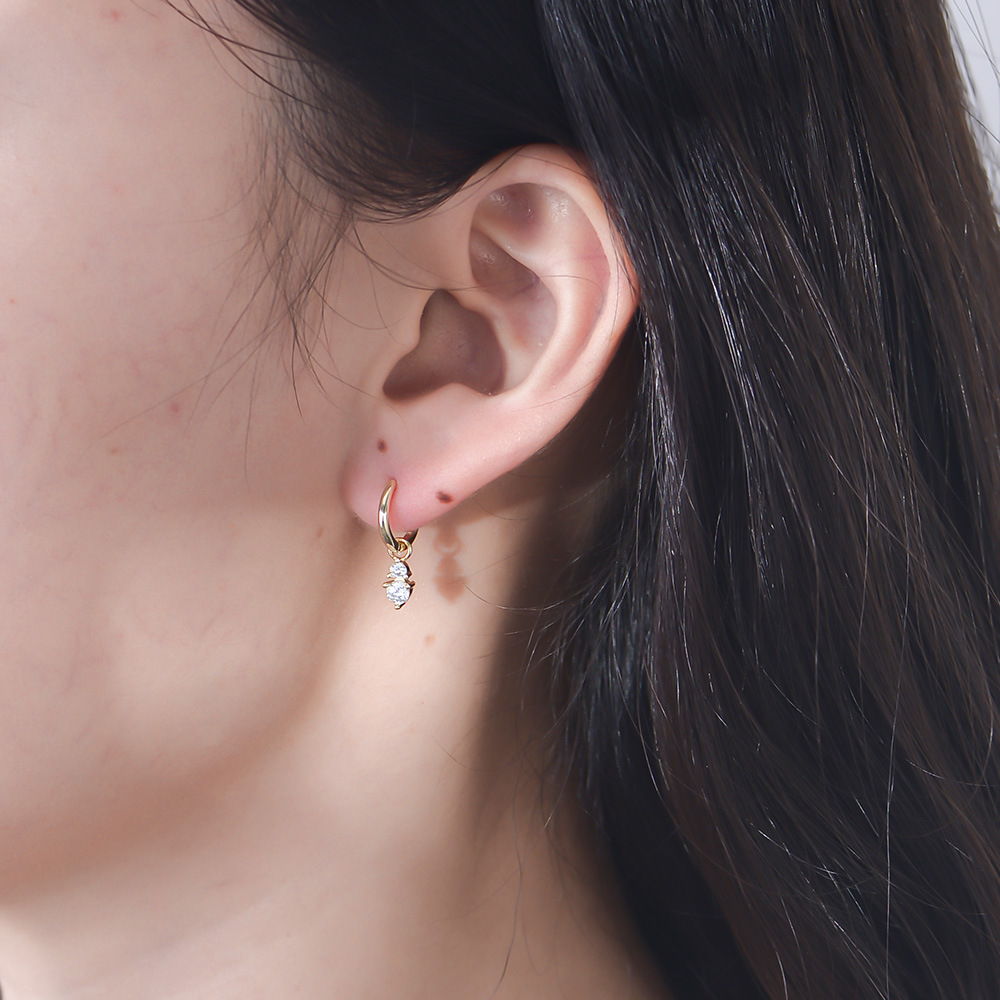 New S925 sterling silver earrings, small and unique zircon drop earrings, European and American style, elegant women's silver earrings.