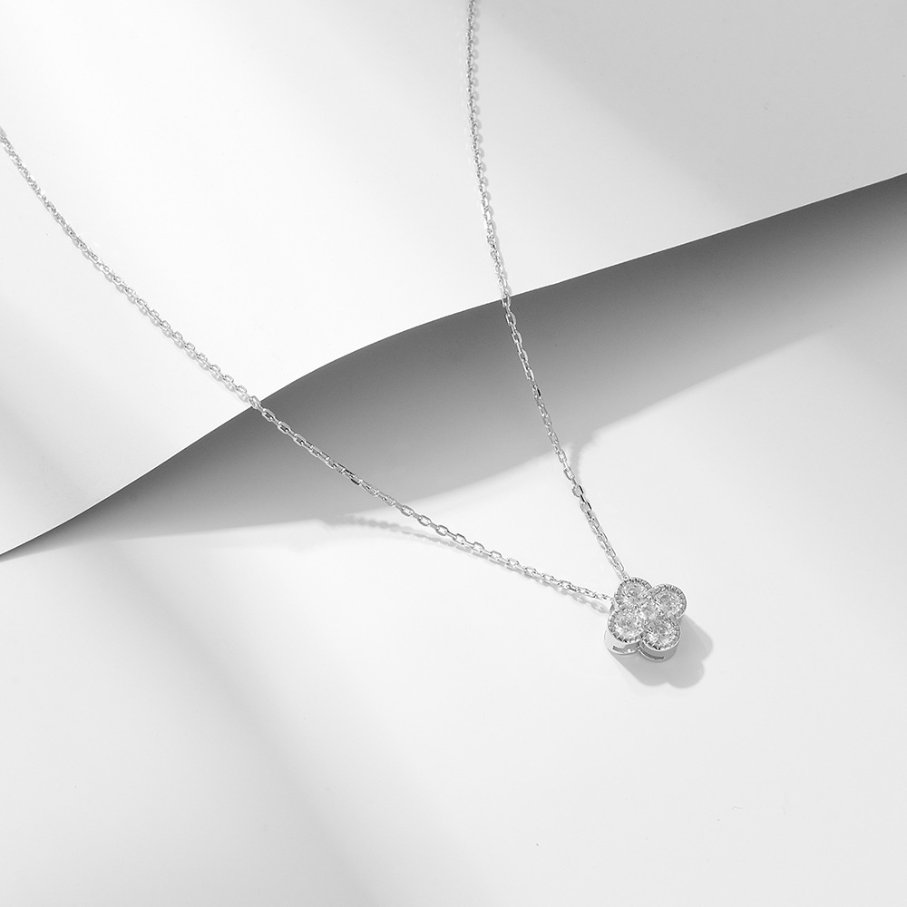 S925 Sterling Silver Diamond Necklace for Women: A luxurious design with a touch of elegance, featuring a versatile four-leaf clover motif and a fresh, youthful feel.
