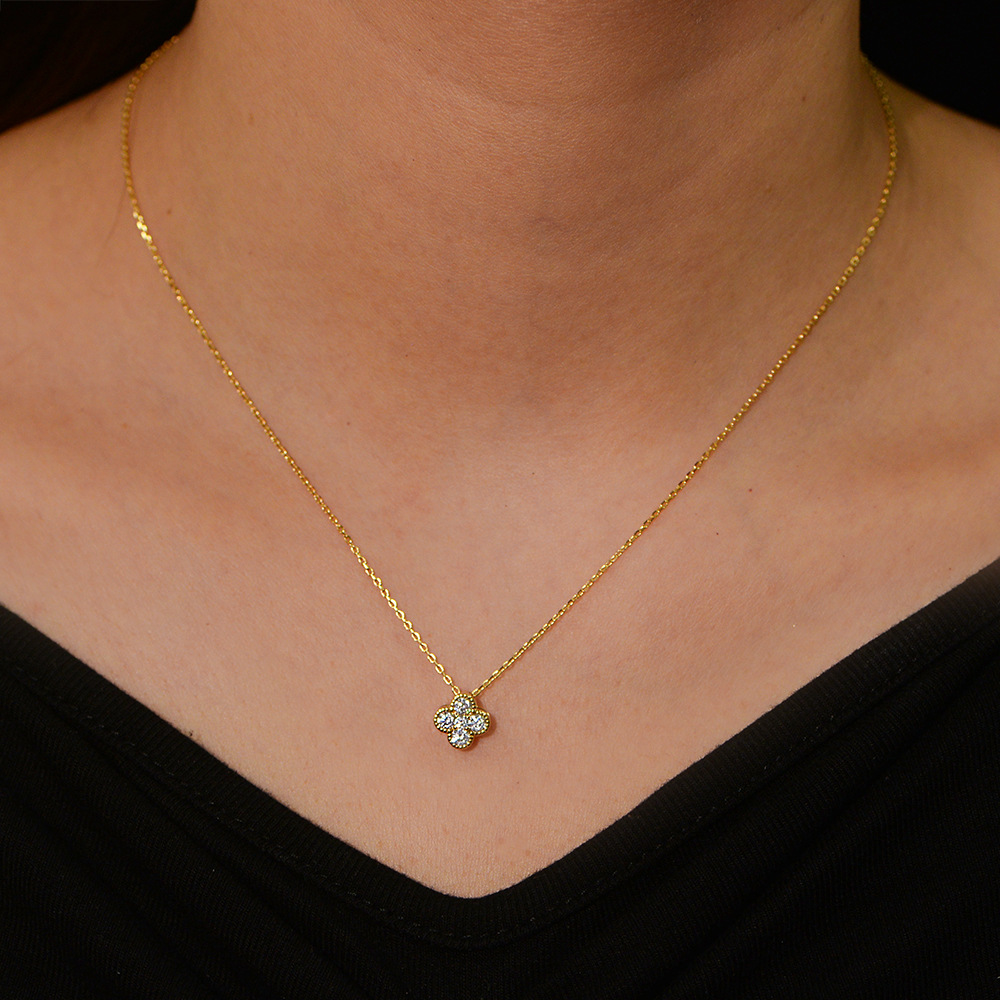 S925 Sterling Silver Diamond Necklace for Women: A luxurious design with a touch of elegance, featuring a versatile four-leaf clover motif and a fresh, youthful feel.
