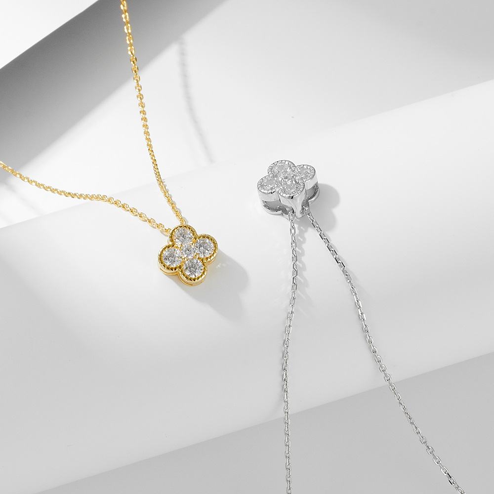 S925 Sterling Silver Diamond Necklace for Women: A luxurious design with a touch of elegance, featuring a versatile four-leaf clover motif and a fresh, youthful feel.