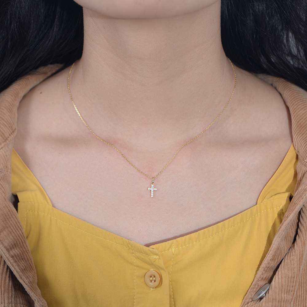 Simple and elegant European and American style diamond-encrusted cross sterling silver necklace for women, niche design, high-end clavicle chain/necklace