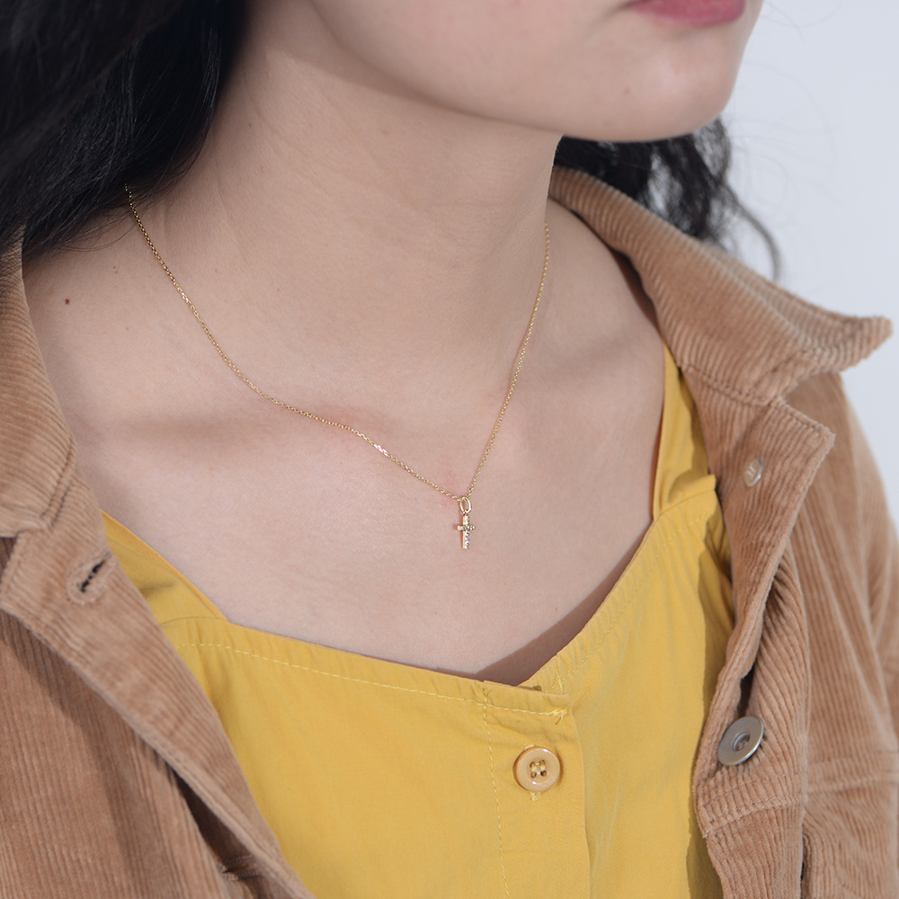 Simple and elegant European and American style diamond-encrusted cross sterling silver necklace for women, niche design, high-end clavicle chain/necklace