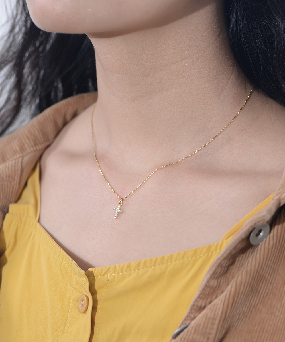 Simple and elegant European and American style diamond-encrusted cross sterling silver necklace for women, niche design, high-end clavicle chain/necklace