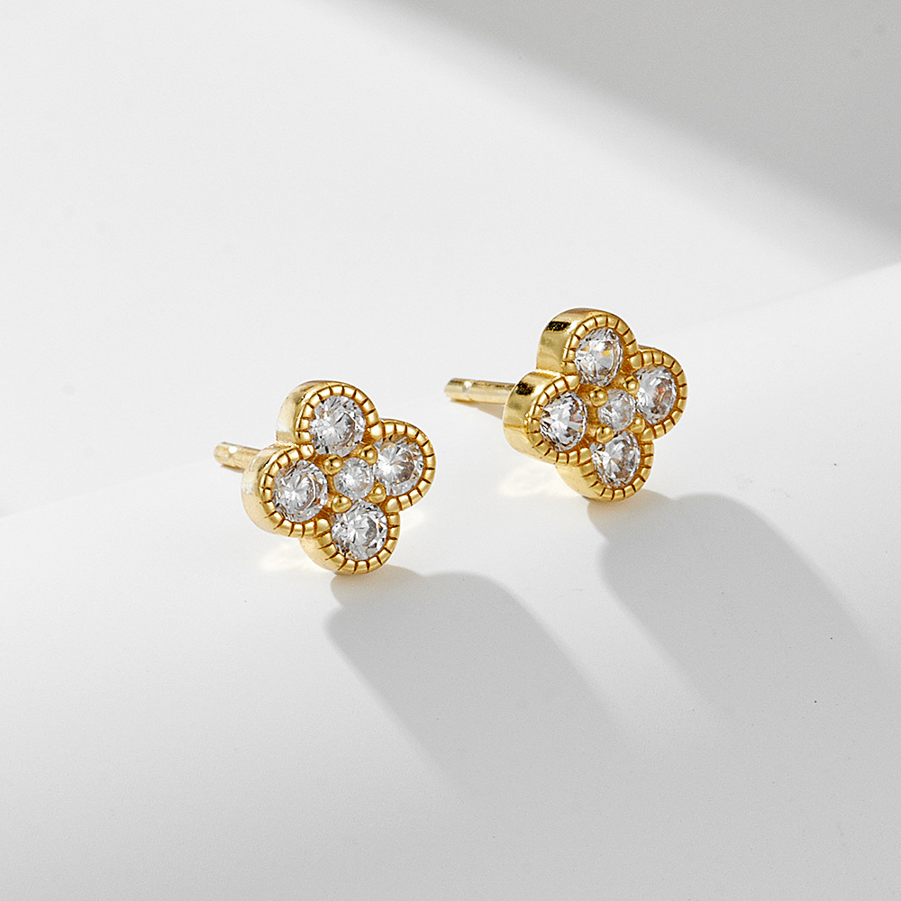 925 Sterling Silver Four-Leaf Clover Zirconia Earrings for Women, European and American Style, Light Luxury, Simple, Versatile, Fresh and Mini Earrings