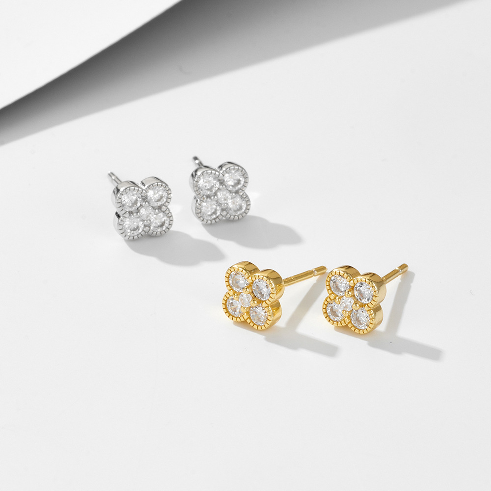 925 Sterling Silver Four-Leaf Clover Zirconia Earrings for Women, European and American Style, Light Luxury, Simple, Versatile, Fresh and Mini Earrings