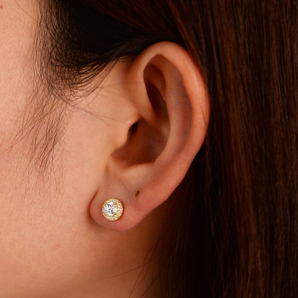 Round, full-diamond zircon sterling silver stud earrings for women, European and American hip-hop style, simple and trendy, high-quality wholesale.