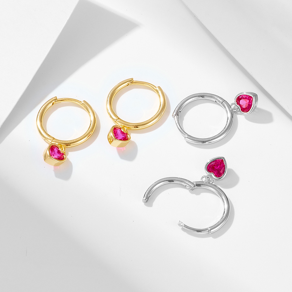 Popular European and American style S925 sterling silver heart-shaped zircon earrings for women, featuring a touch of luxury, individuality, fashion, and elegance.