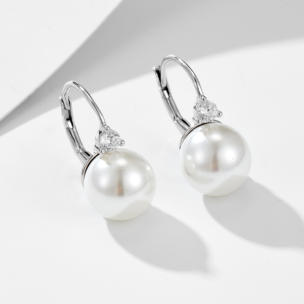 Simple, versatile, classic pearl earrings for women, elegant and sophisticated European and American style, S925 sterling silver pearl earrings wholesale.