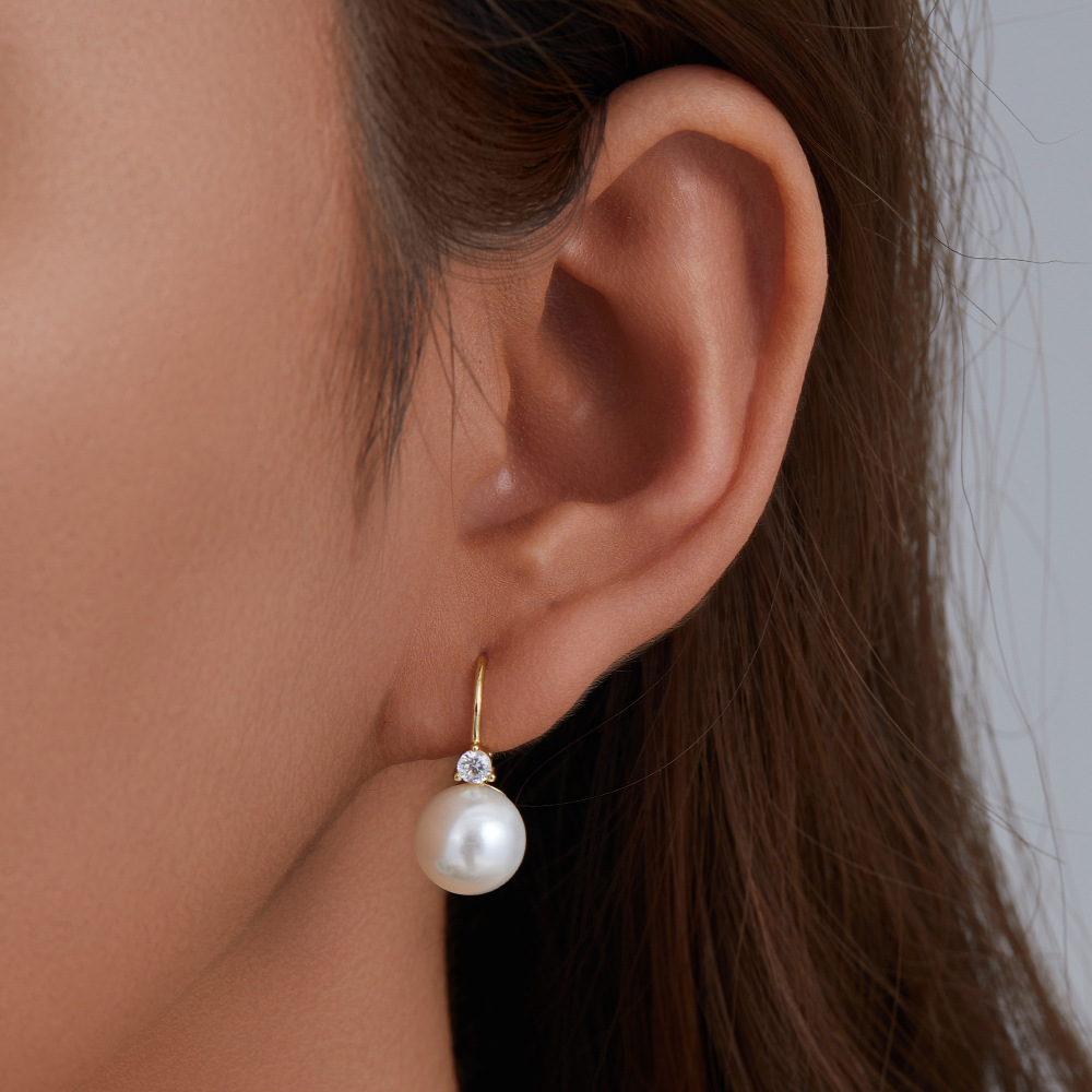 Simple, versatile, classic pearl earrings for women, elegant and sophisticated European and American style, S925 sterling silver pearl earrings wholesale.