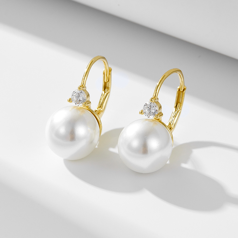 Simple, versatile, classic pearl earrings for women, elegant and sophisticated European and American style, S925 sterling silver pearl earrings wholesale.