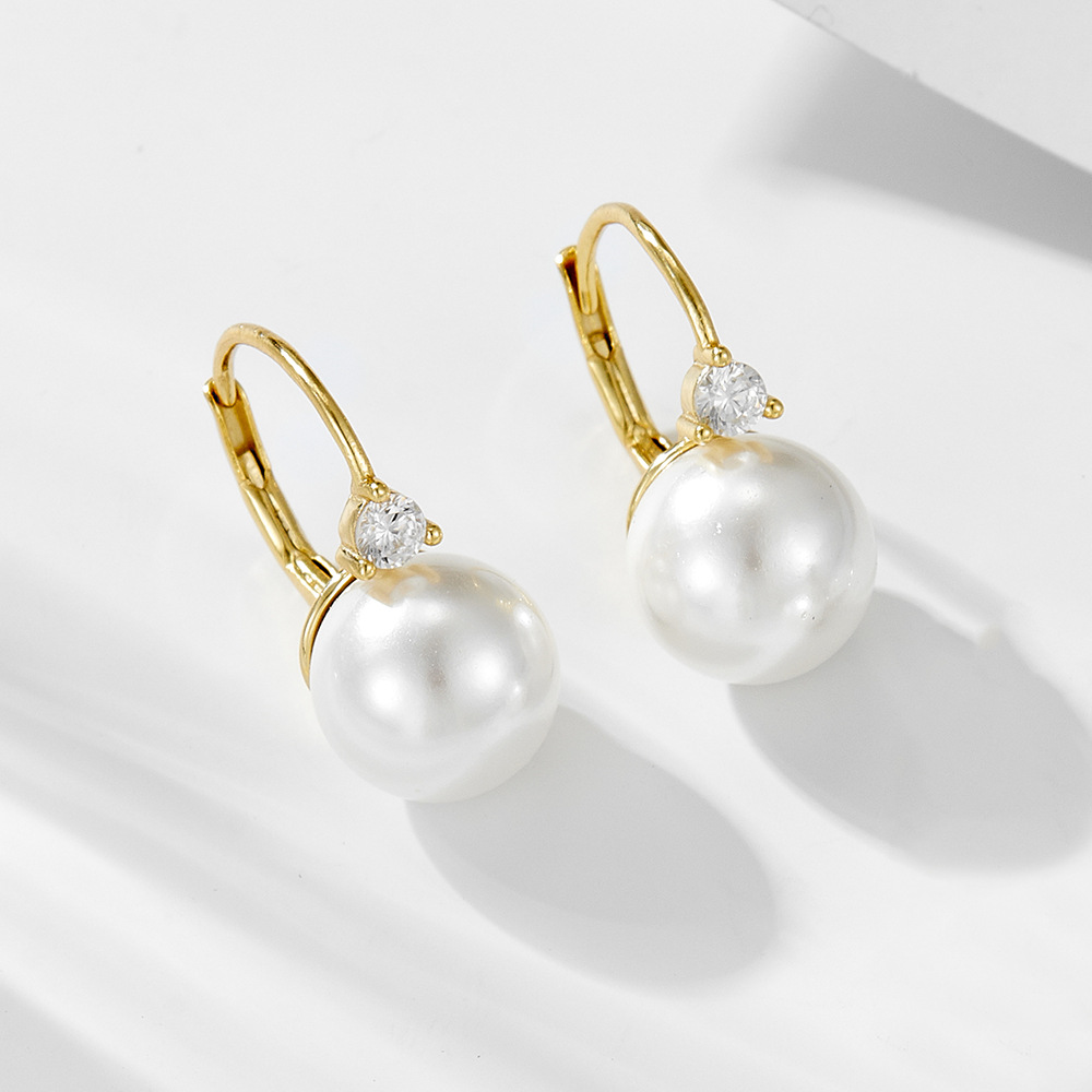 Simple, versatile, classic pearl earrings for women, elegant and sophisticated European and American style, S925 sterling silver pearl earrings wholesale.