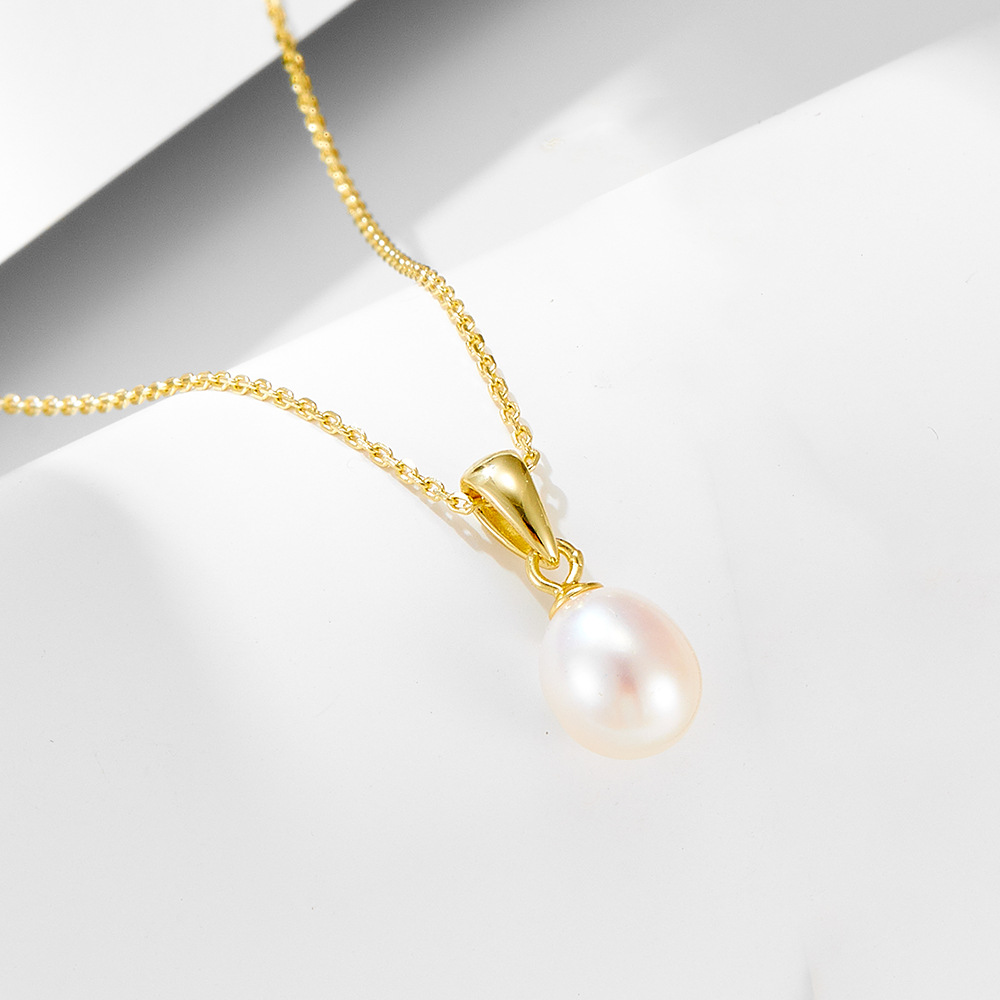 Luxury and sophisticated 925 sterling silver natural freshwater pearl necklace for women, elegant and chic European style, niche jewelry, clavicle chain.