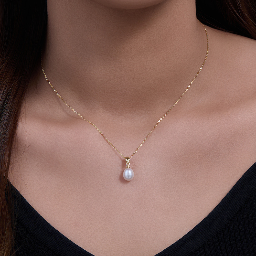 Luxury and sophisticated 925 sterling silver natural freshwater pearl necklace for women, elegant and chic European style, niche jewelry, clavicle chain.