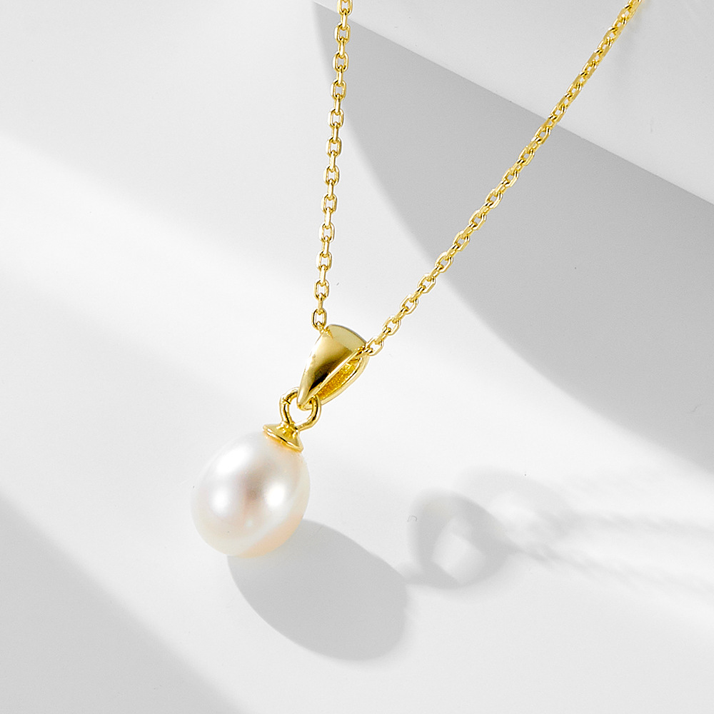 Luxury and sophisticated 925 sterling silver natural freshwater pearl necklace for women, elegant and chic European style, niche jewelry, clavicle chain.