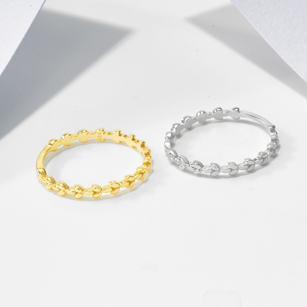 Simple and versatile leaf-shaped ring for women, with a unique and stylish olive branch design, perfect for the European and American fashion scene.