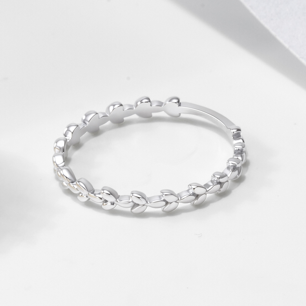 Simple and versatile leaf-shaped ring for women, with a unique and stylish olive branch design, perfect for the European and American fashion scene.