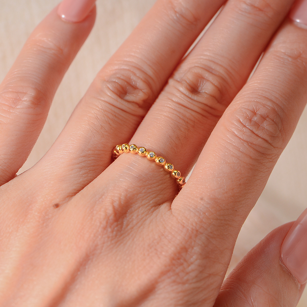 Minimalist, niche, light luxury, high-end small round bead diamond-encrusted sterling silver ring for women, European and American style, minimalist and cool aesthetic.