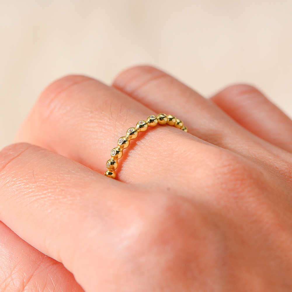 Minimalist, niche, light luxury, high-end small round bead diamond-encrusted sterling silver ring for women, European and American style, minimalist and cool aesthetic.
