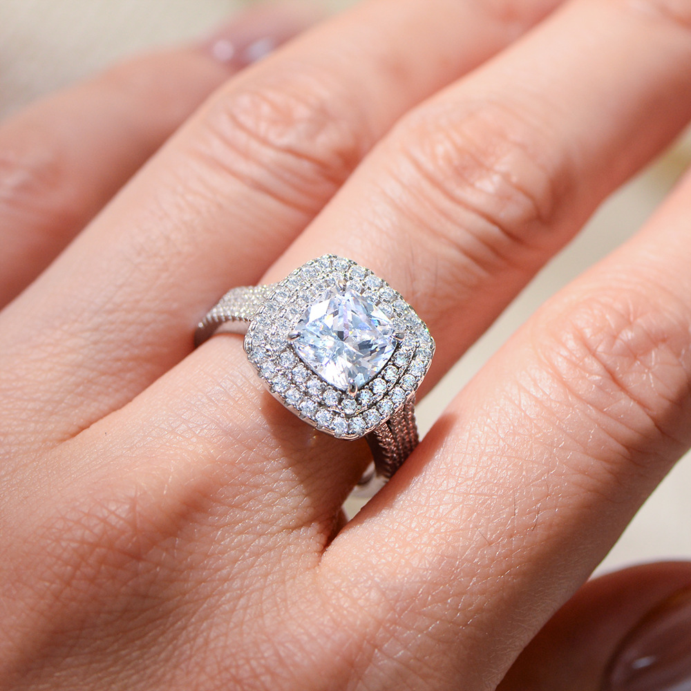 Classic full-diamond luxury sterling silver ring for women, European and American style, micro-set zircon, light luxury high-end wedding ring/jewelry.