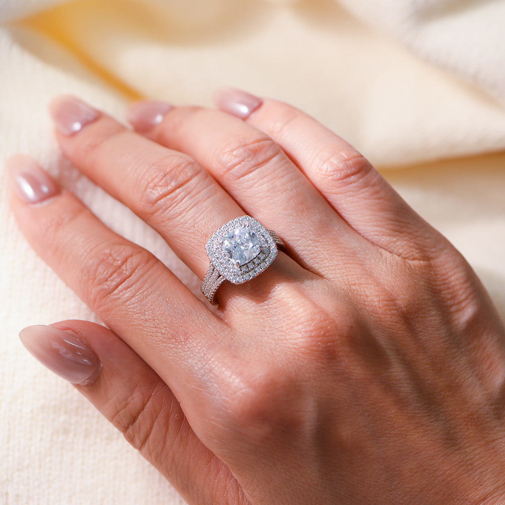 Classic full-diamond luxury sterling silver ring for women, European and American style, micro-set zircon, light luxury high-end wedding ring/jewelry.