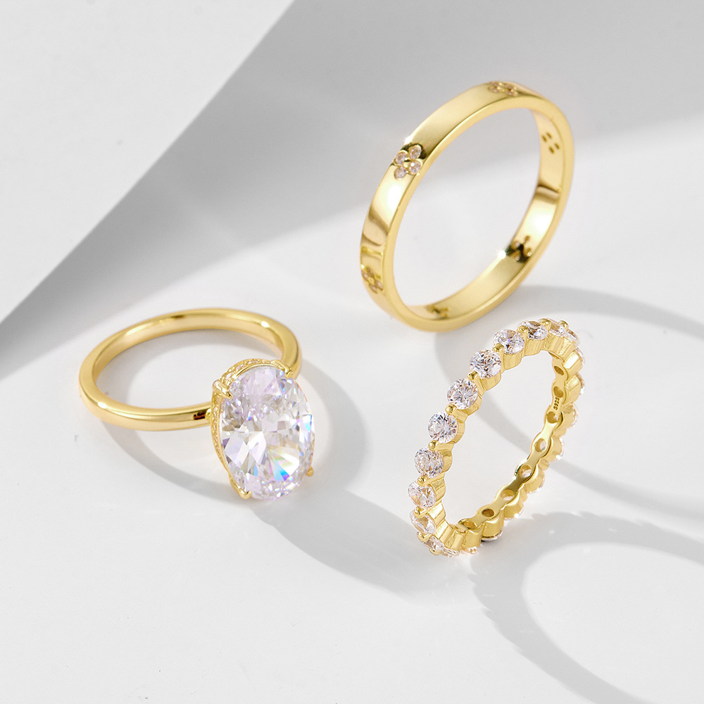 A popular classic ring set in Europe and America, made of 925 sterling silver, offering a luxurious and sophisticated look.