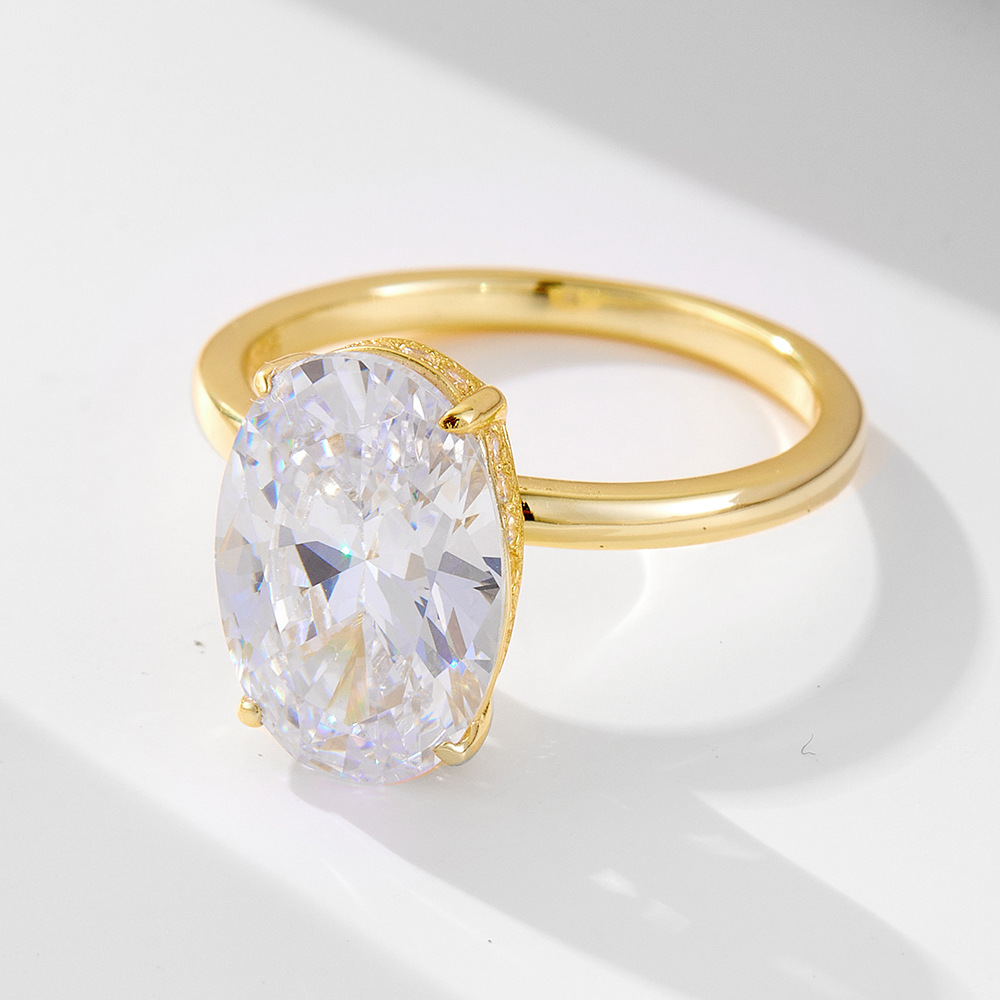 925 Sterling Silver 8*12 Oval Ring with 5.5 Carat Icy Zirconia Cut Stone, a Luxurious and High-End Jewelry Set