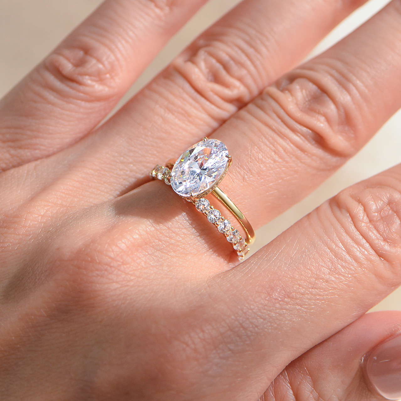 925 Sterling Silver 8*12 Oval Ring with 5.5 Carat Icy Zirconia Cut Stone, a Luxurious and High-End Jewelry Set