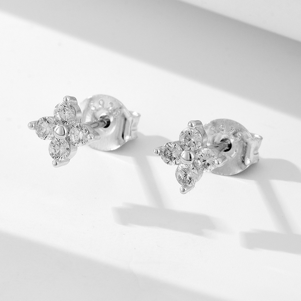 S925 Sterling Silver Four-Leaf Clover Zirconia Stud Earrings for Women, Simple and Versatile European and American Style, Small Flower Earrings