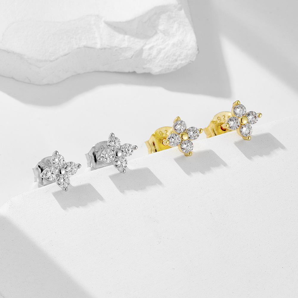 S925 Sterling Silver Four-Leaf Clover Zirconia Stud Earrings for Women, Simple and Versatile European and American Style, Small Flower Earrings