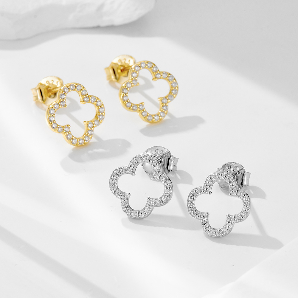 European and American style four-leaf clover stud earrings, 925 sterling silver, full diamond, simple hollow earrings, unique, fashionable and high-end earrings.