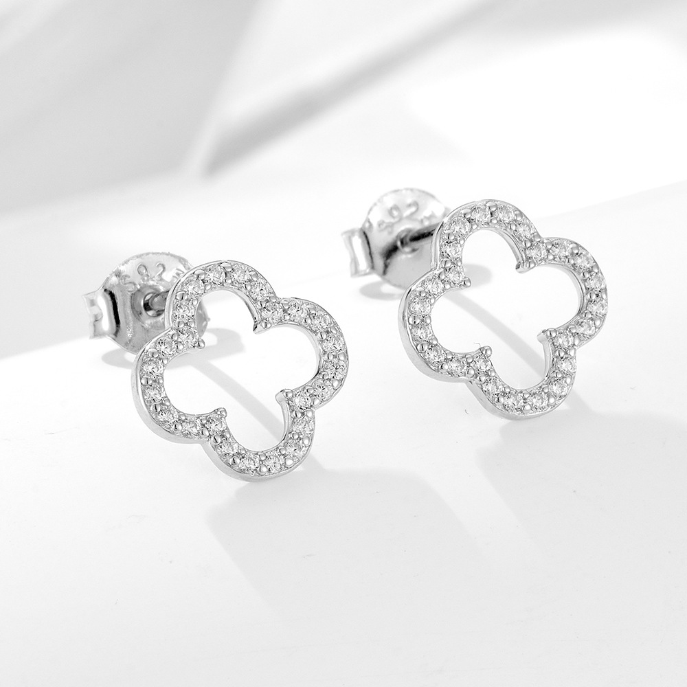 European and American style four-leaf clover stud earrings, 925 sterling silver, full diamond, simple hollow earrings, unique, fashionable and high-end earrings.
