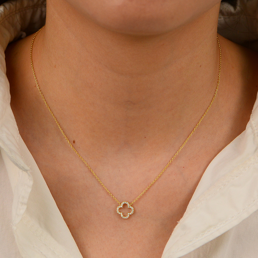 S925 Sterling Silver Fashionable and Elegant Hollow Out Diamond-Studded Four-Leaf Clover Necklace for Women, High-End European and American Style Pendant Choker Chain