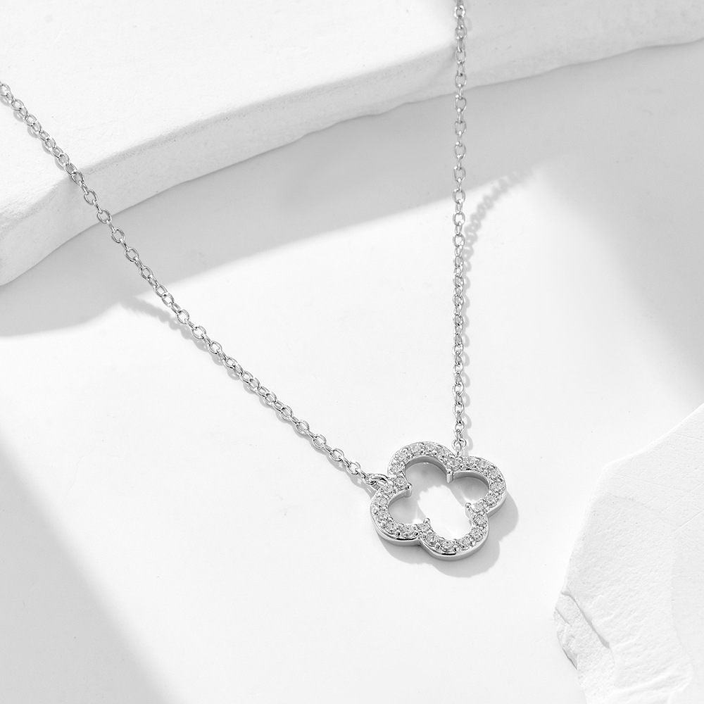 S925 Sterling Silver Fashionable and Elegant Hollow Out Diamond-Studded Four-Leaf Clover Necklace for Women, High-End European and American Style Pendant Choker Chain