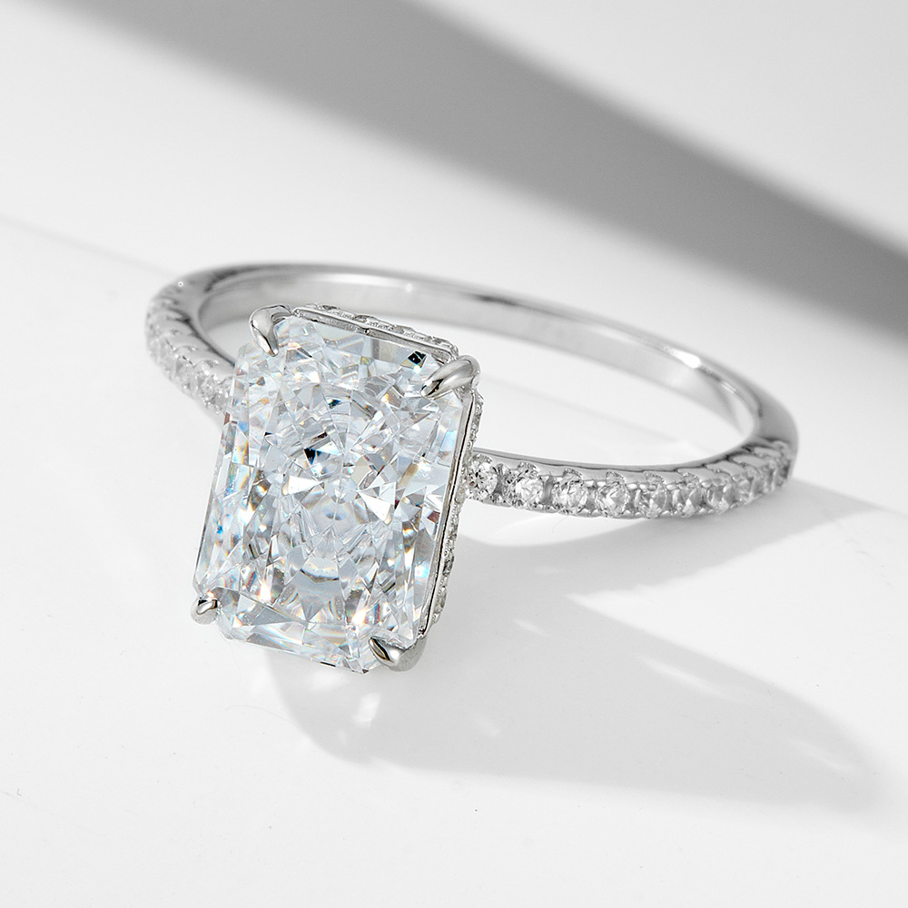 Hot-selling 925 sterling silver 7*10mm ice flower cut high carbon diamond ring, fashionable and luxurious 3.5 carat ring.