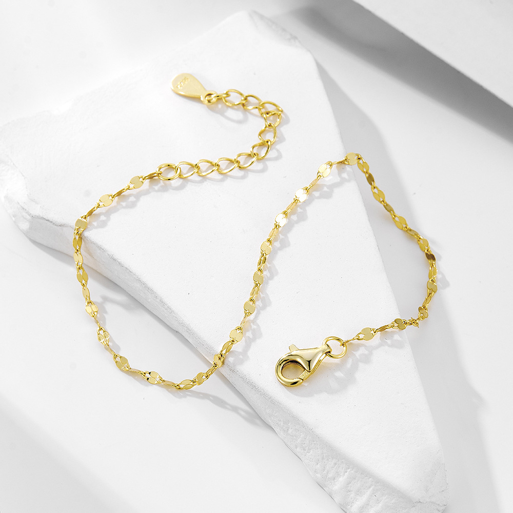 S925 sterling silver bracelet plated with 14K gold. Japanese-style design, exquisite and simple, sparkling with the word "kiss" on a plain chain.