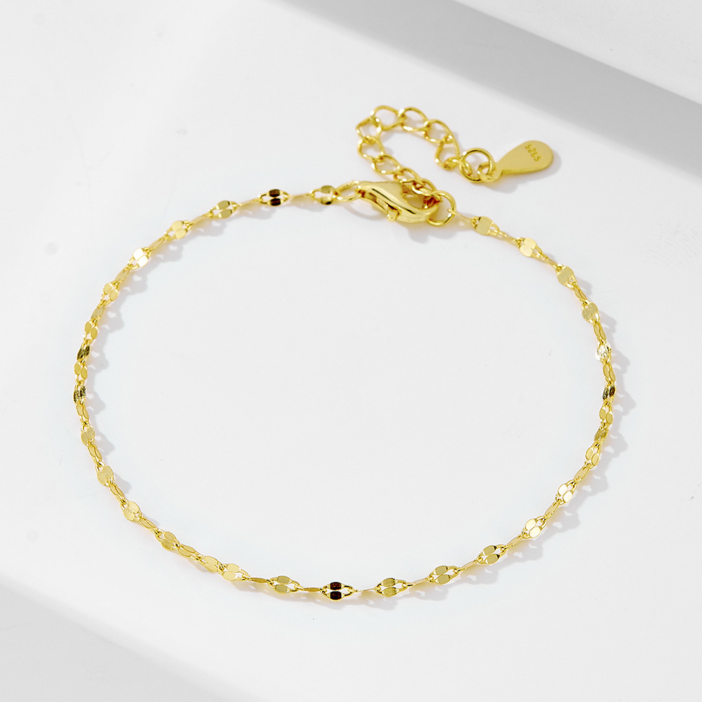 S925 sterling silver bracelet plated with 14K gold. Japanese-style design, exquisite and simple, sparkling with the word "kiss" on a plain chain.