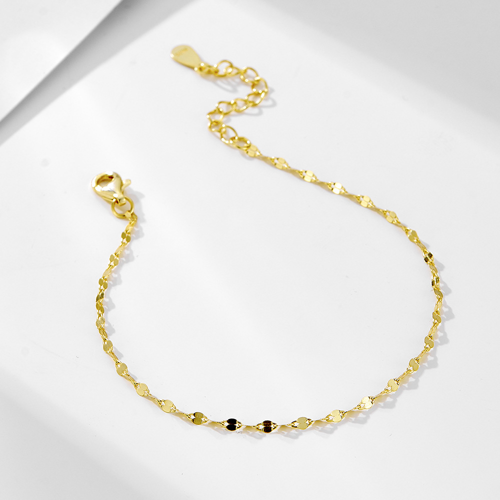 S925 sterling silver bracelet plated with 14K gold. Japanese-style design, exquisite and simple, sparkling with the word "kiss" on a plain chain.